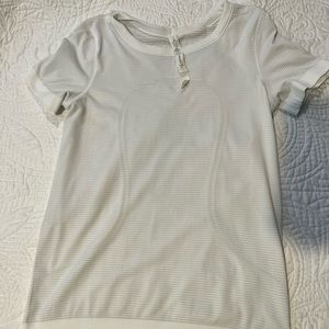 Lululemon Athletica, white swiftly, short sleeve EUC